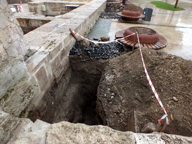 Sivas'ta tarihi meydanda bulunan tünelin tamamı ortaya çıkarılacak
